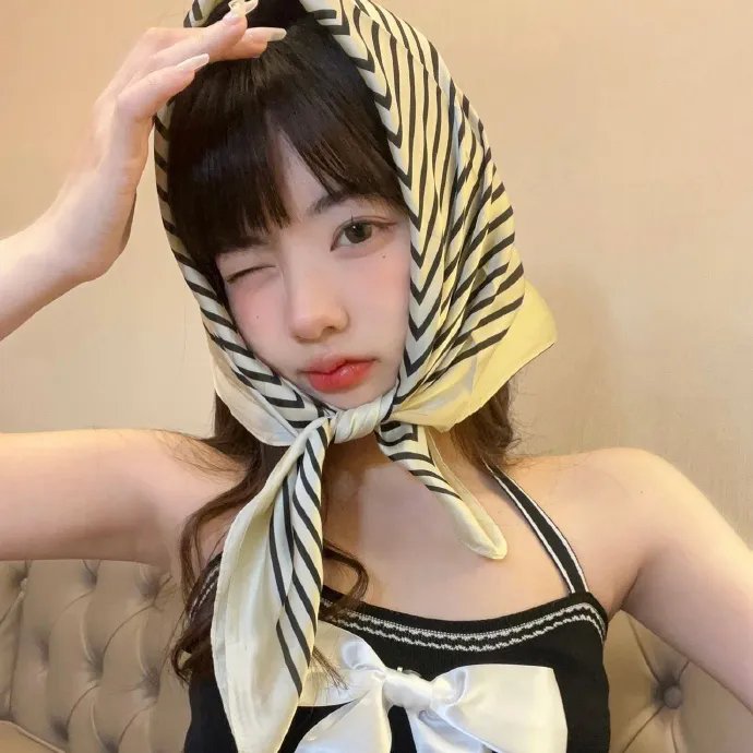 攀岩女孩儿